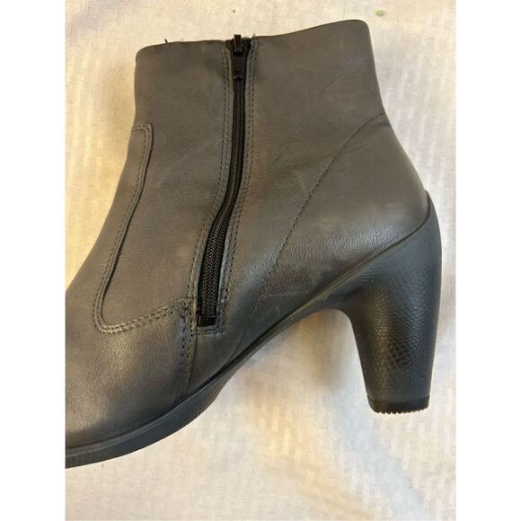 Ecco gray leather zipper ankle boots size 42 (USA11)(minor scuffs) - Picture 2 of 7